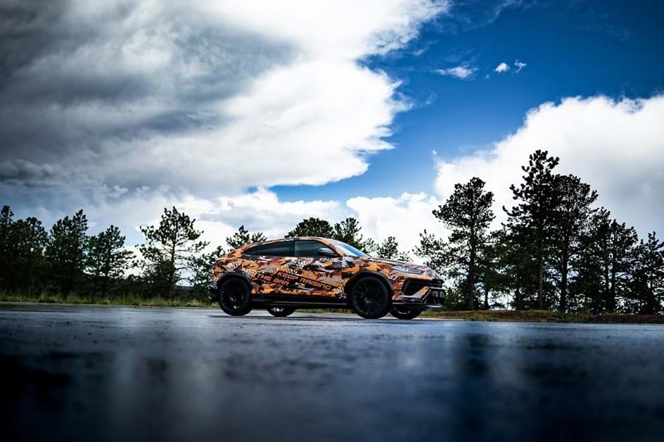 Lamborghini Urus ''pulveriza'' recorde da Bentley em Pikes Peak