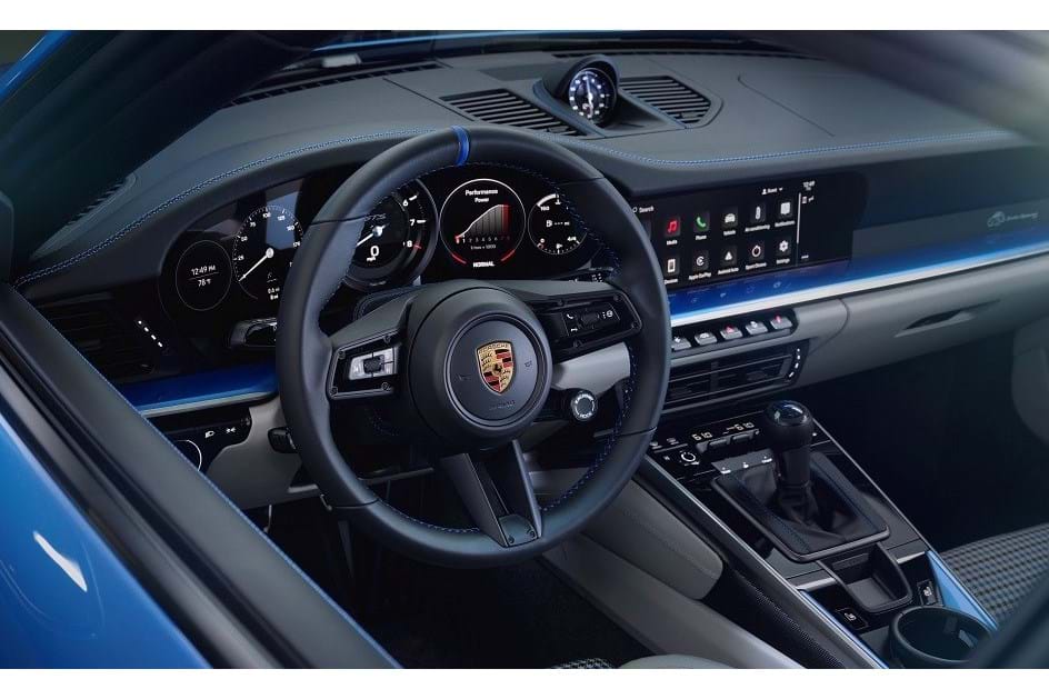 Novo Porsche 911 GTS chega com 480 cv e caixa manual
