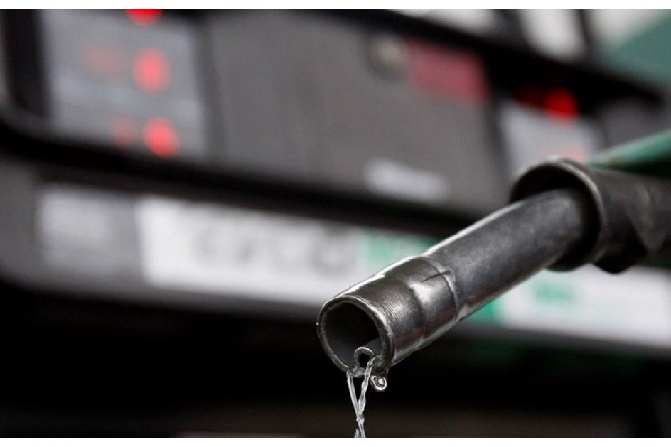 Combustíveis baixam segunda-feira mas preço do gasóleo continua acima da gasolina