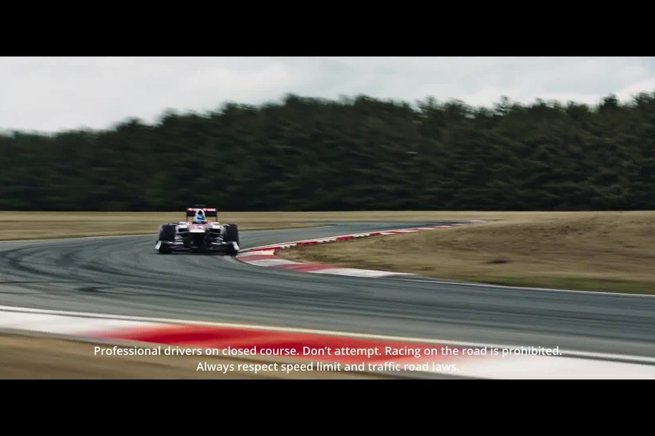 Tributo: Valtteri Bottas acelera em Milão nos 100 anos do circuito de Monza