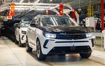 Grandland GSe festeja 75 milhões de automóveis Opel fabricados