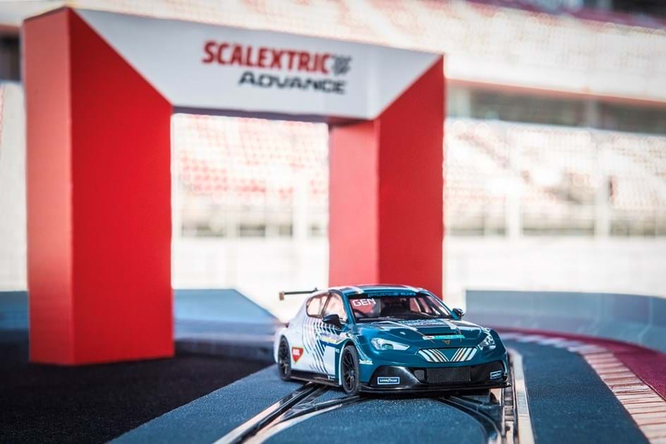 Cupra junta-se às corridas Scalextric com e-Racer eléctrico