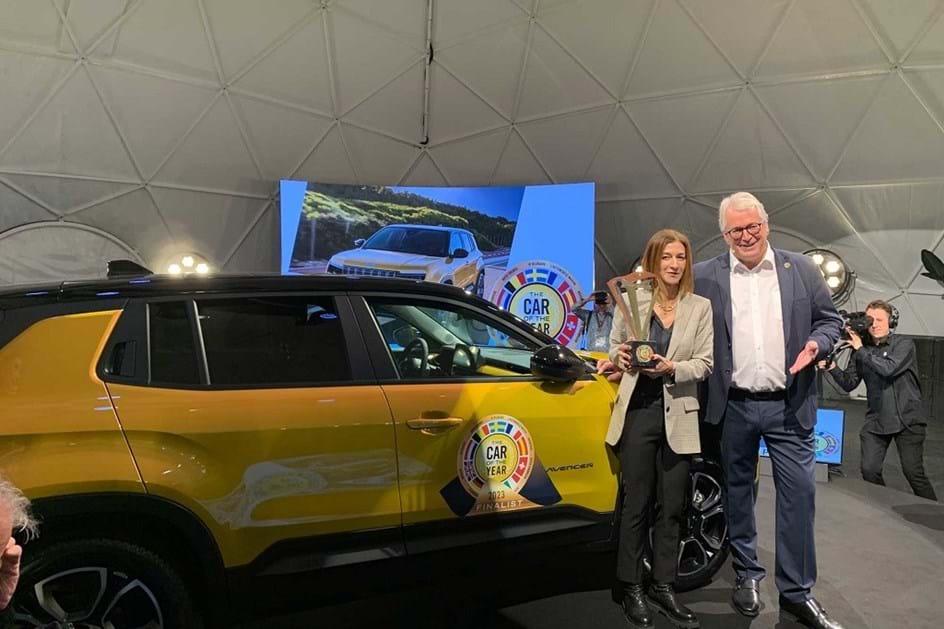 Jeep com estreia vencedora: Avenger é Carro do Ano 2023