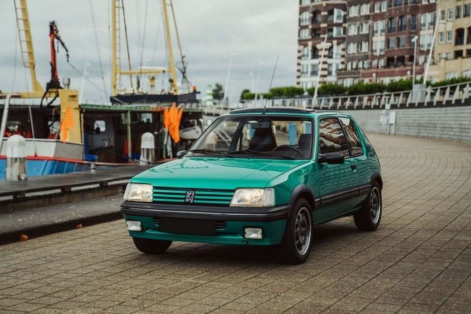 Rétromobile: Peugeot sob o signo do número 4 celebra 40 anos do 205