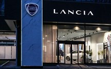 Lancia estreia nova identidade corporativa em Milão