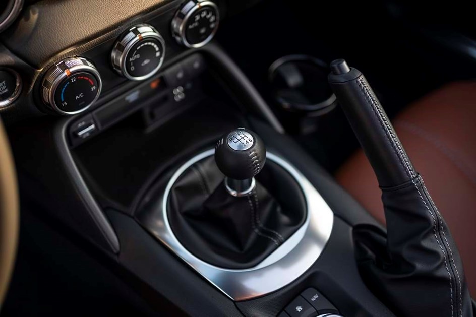 mazda-mx-5-mais-emotivo-ganha-edi-es-especiais-novas-cores-e-mais