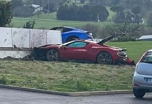 Clio do Aço'': Renault que desceu escadaria da Universidade de