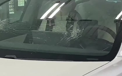 Inovador: Tesla Model 3 já pode ser conduzido de rodas para o ar