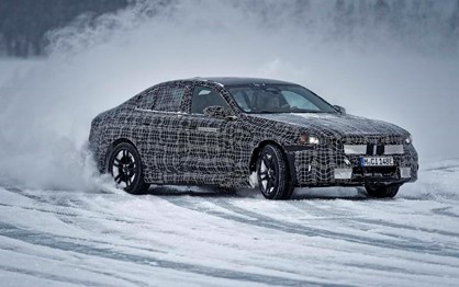 BMW i5 já acelera no Círculo Polar Árctico