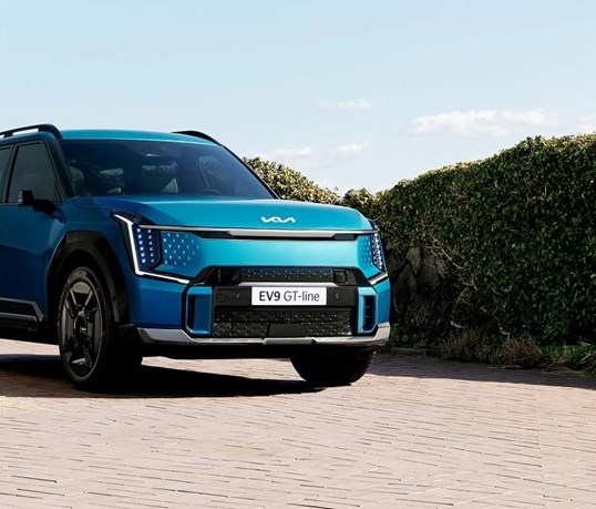 Kia EV9 revela motores e autonomia; GT com 585 cv chega em 2025