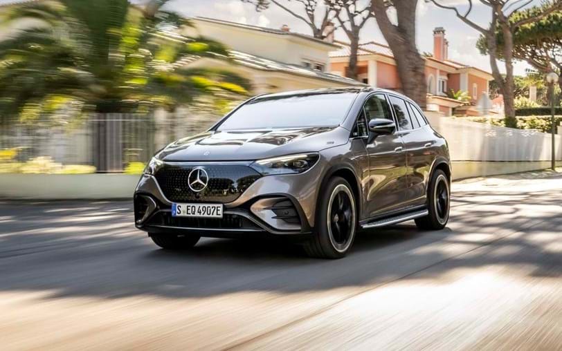 Luxuoso, tecnológico e polivalente: já guiámos o Mercedes EQE SUV