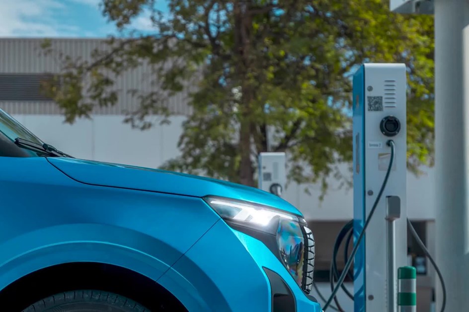 Nova Ford E-Transit Courier: maior, mais inteligente e mais conectada