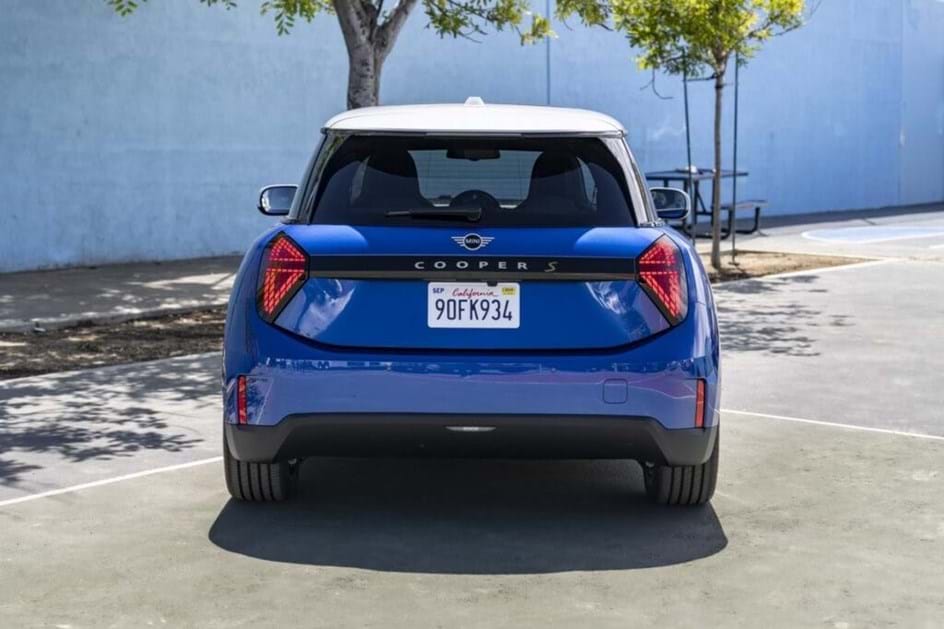 Mini Cooper S chega em 2024: veja o que mudou no desportivo eléctrico