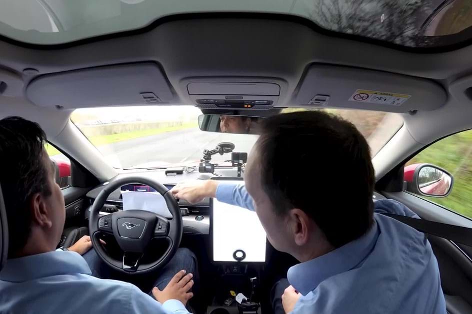 Conduzir sem mãos: BlueCruise da Ford aprovado no Reino Unido