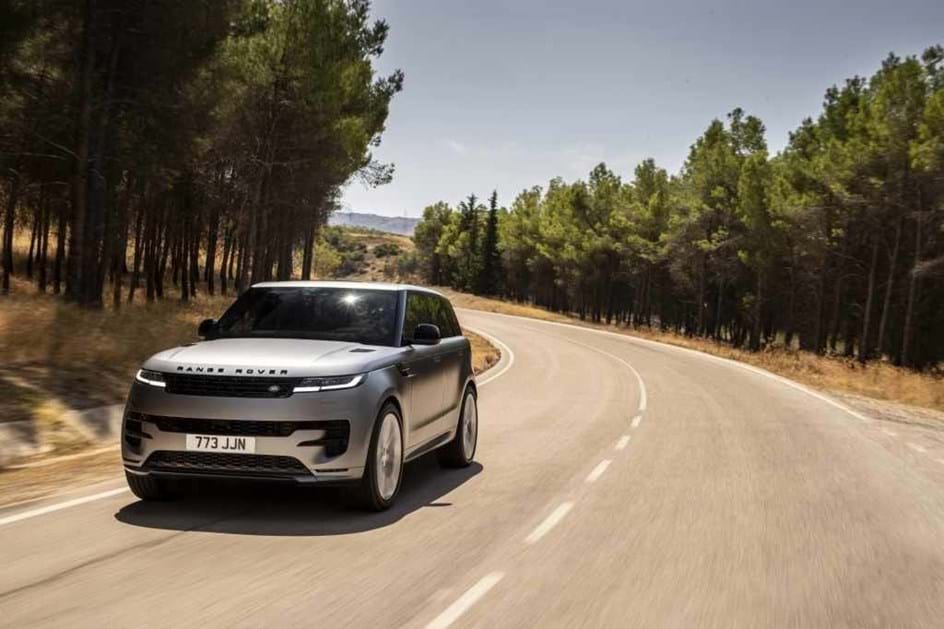 JLR afina estratégia 'Reimagine' e abre encomendas para Range Rover 100% eléctrico no final do ano