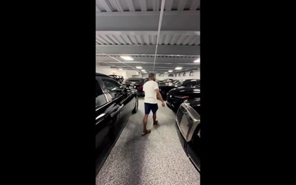 Floyd Mayweather mostra garagem milionária ''pintada'' a negro