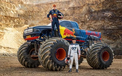 Verstappen e Tsunoda frente a frente: quem ganha nos 'monster trucks'?
