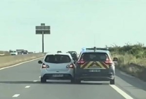 Twingo tentar atirar carro da polícia para fora da Nacional 2… francesa!