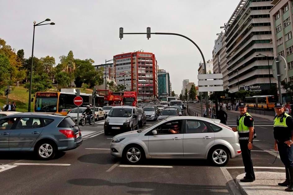 Já não precisa de afixar dístico do seguro automóvel a partir de terça-feira