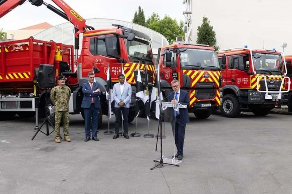 Sapadores de Lisboa reforçados com dois Ford Trucks