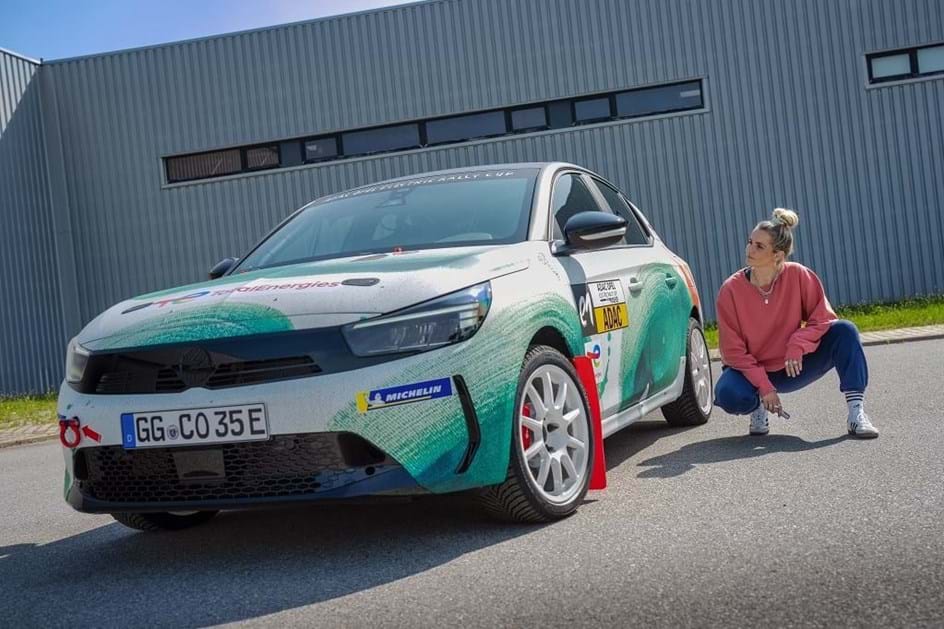 Opel Corsa Rally Electric: 'art car’ dá força ao poder feminino no desporto automóvel