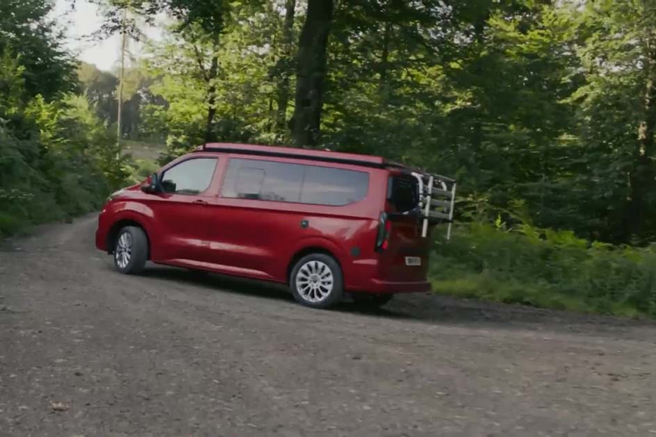 Transit Custom Nugget: o novo convite da Ford para ''escapadinhas''