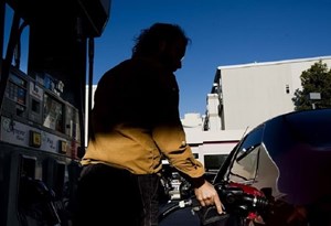 Gasóleo volta a ter forte aumento na segunda-feira; gasolina também sobe