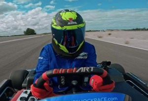 A voar baixinho: 'kart' de produção bate recorde mundial de velocidade