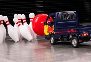 (Un)Serious Race Series: Verstappen às ''aranhas'' num camião Kei