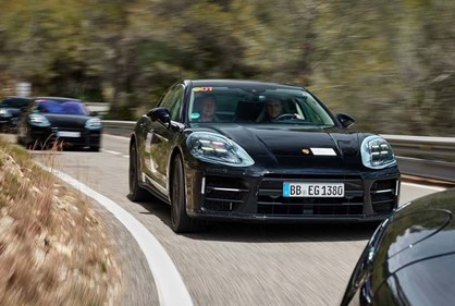 Novo Porsche Panamera ainda mais E-Hybrid com bateria até 100 km