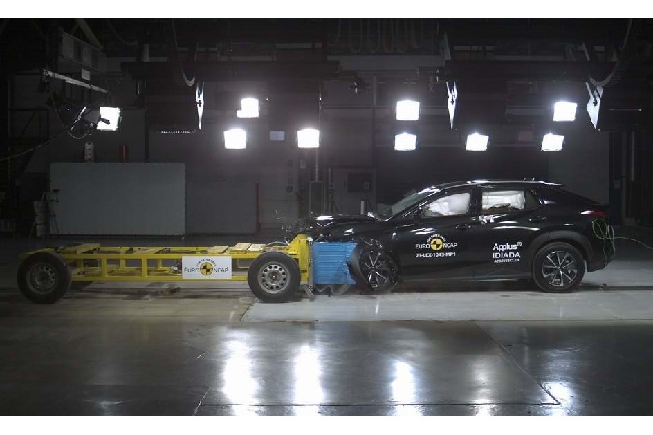 Euro NCAP: Lexus RZ ganha cinco estrelas com apoios à condução evoluídos