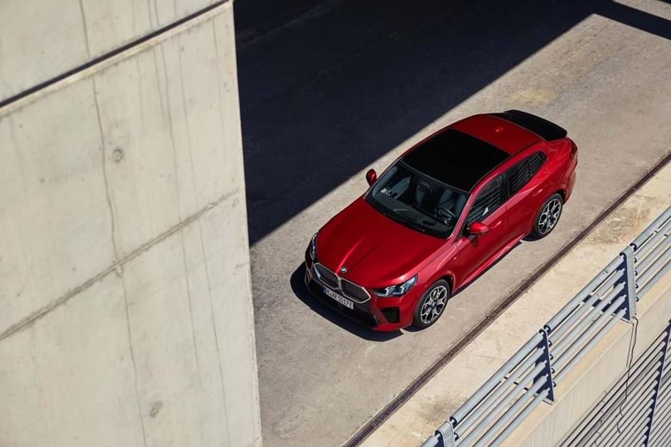 Novo BMW X2 impõe-se como SUV coupé e ganha inédito iX2 eléctrico