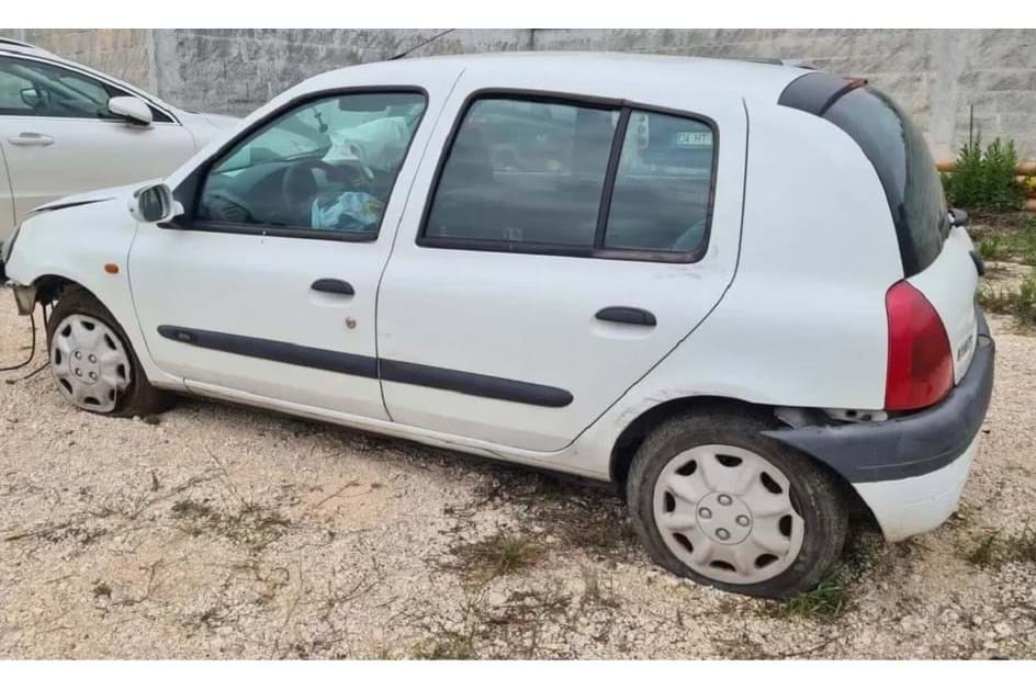 Clio do Aço'': Renault que desceu escadaria da Universidade de