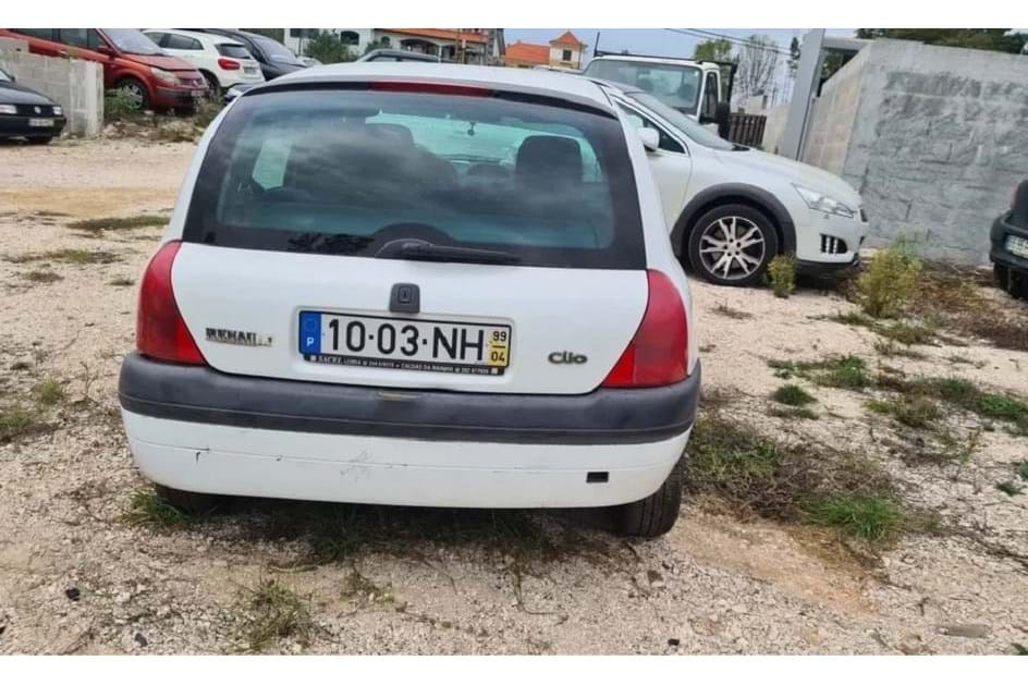 Clio do Aço'': Renault que desceu escadaria da Universidade de