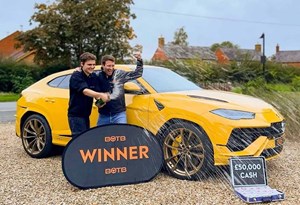 Ganha Lamborghini Urus S numa lotaria… e troca-o por um Toyota Supra!