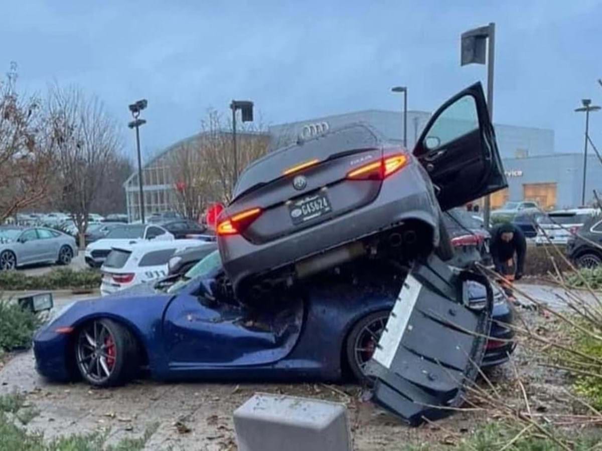 Clio do Aço'': Renault que desceu escadaria da Universidade de