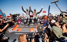 Vitória inédita com Audi RS Q e-tron: Carlos Sainz vence Dakar em modo híbrido
