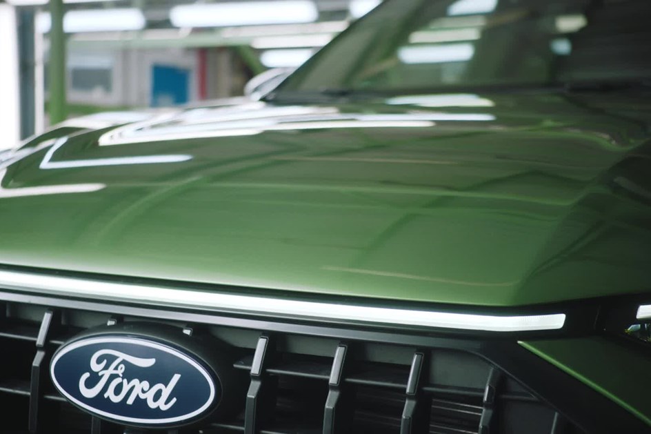 Ford Kuga reinventa-se com mais estilo e tecnologia… e ''perde'' o diesel!