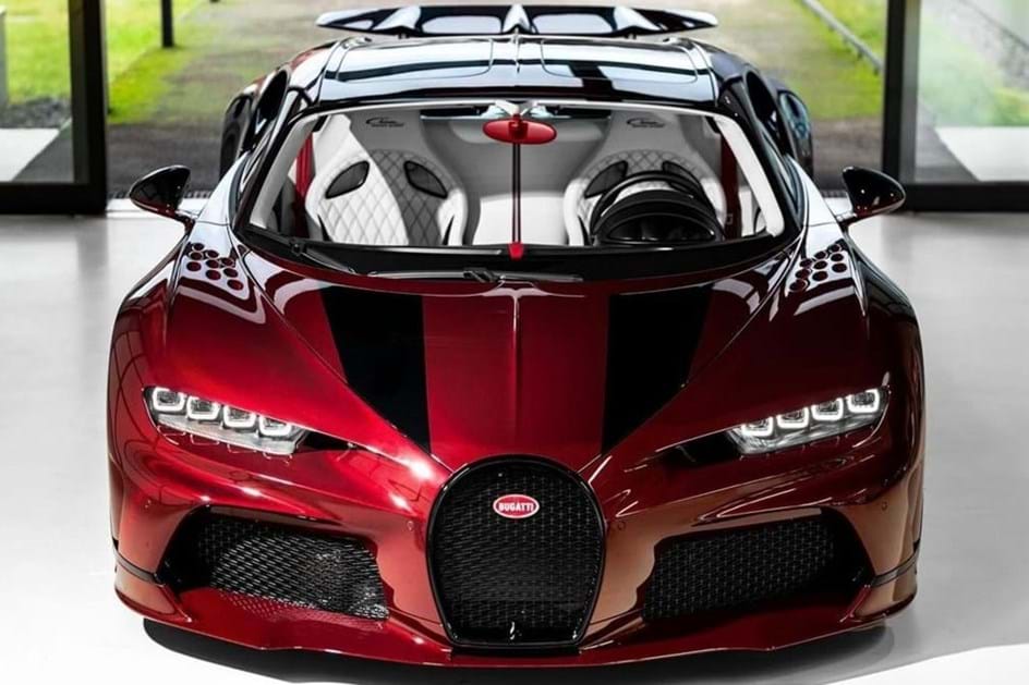Bugatti Chiron é agora um dragão vermelho
