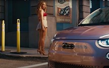 Jennifer Lopez ''canta'' virtudes eléctricas do Fiat 500e