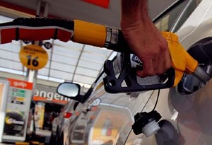 Boas notícias: preços dos combustíveis baixam na segunda-feira