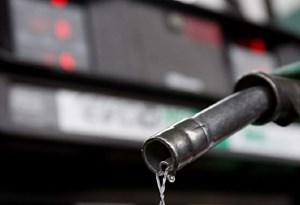 Preços do gasóleo e gasolina voltam a descer na segunda-feira