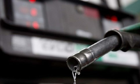Preços do gasóleo e gasolina voltam a descer na segunda-feira