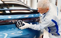 Volkswagen em socorro da Rivian investe 5.000 milhões de euros