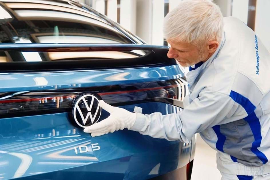 Volkswagen em socorro da Rivian investe 5.000 milhões de euros