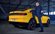 Regresso dum ícone: Eric Cantona ''estreia'' novo Ford Capri