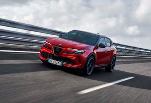 Ibrida junta-se ao Alfa Romeo Junior Elettrica e anuncia preços