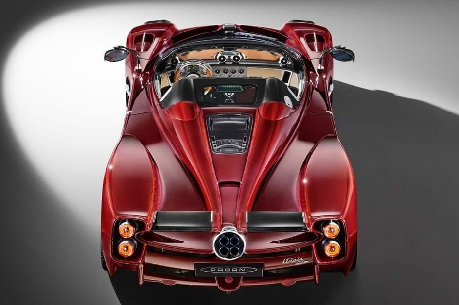 Delírio visual e sonoro: Pagani Utopia passa a descapotável