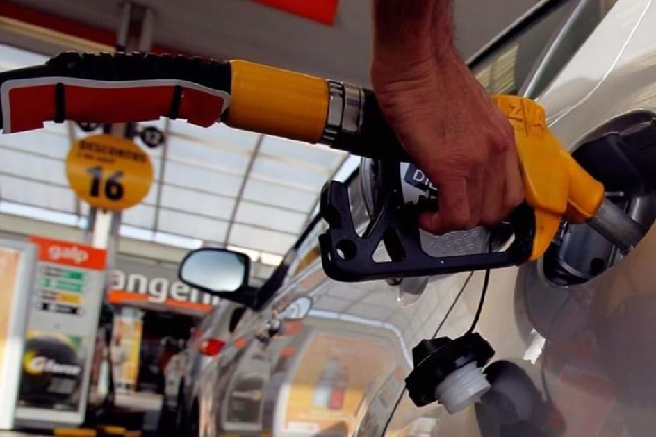 Preços na segunda-feira: gasolina baixa e gasóleo fica inalterado