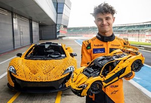 Lando Norris acelera McLaren P1 de Lego em Silverstone